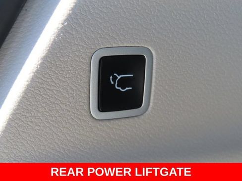 Used 2023 Chrysler Pacifica Touring-L FWD image 29