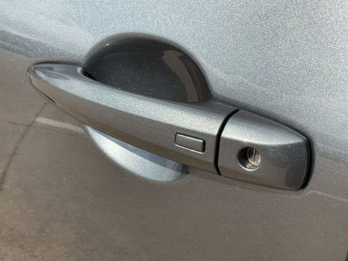 Used 2025 Nissan Rogue SV image 9