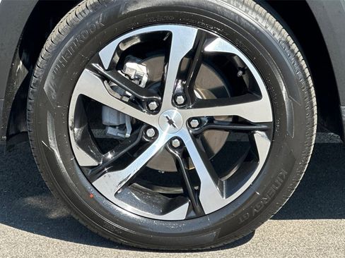Used 2024 Chevrolet Trax RS w/ Driver Confidence Package image 29