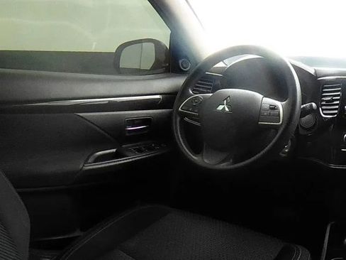 Used 2020 Mitsubishi Outlander SE AWD/4WD image 5