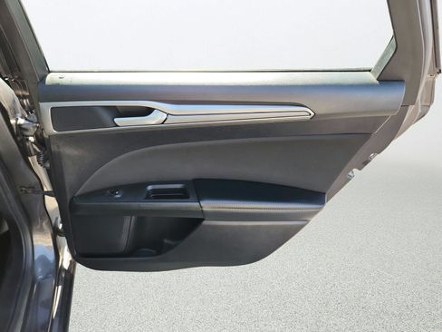 Used 2020 Ford Fusion SE FWD image 29