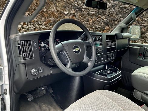 Used 2018 Chevrolet Express 3500 LT w/ LT Preferred Equipment Group image 11