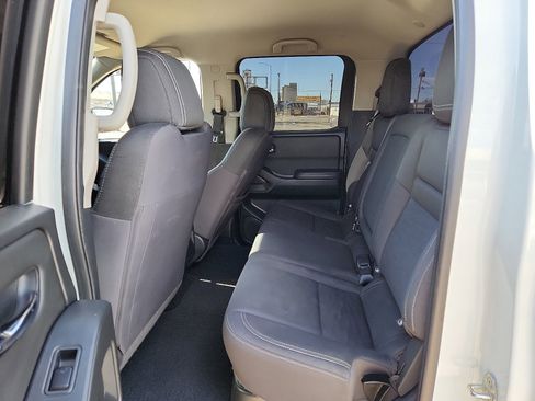 Used 2023 Nissan Frontier SV image 7