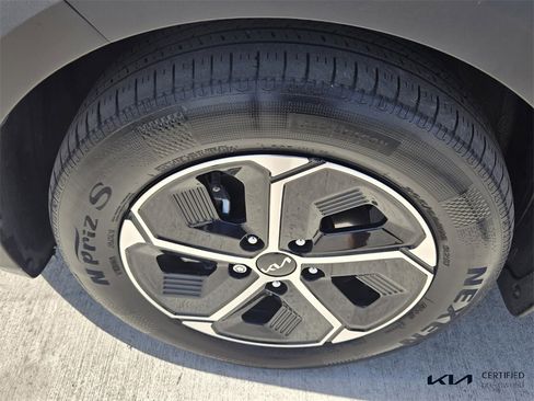 Certified 2023 Kia Niro EX w/ EX Cold Weather Package image 10