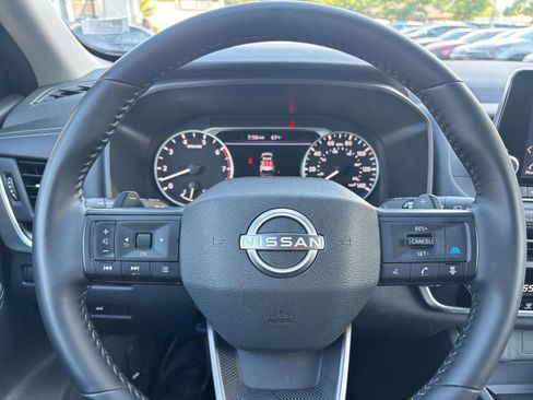 Used 2025 Nissan Rogue SV FWD image 36