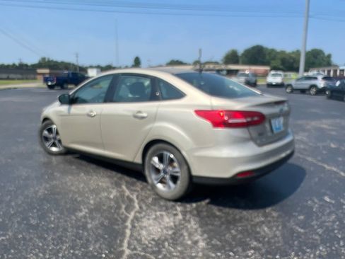 Used 2017 Ford Focus SE FWD image 4