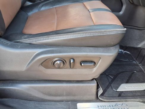 Used 2019 Chevrolet Silverado 1500 High Country w/ Technology Package image 14