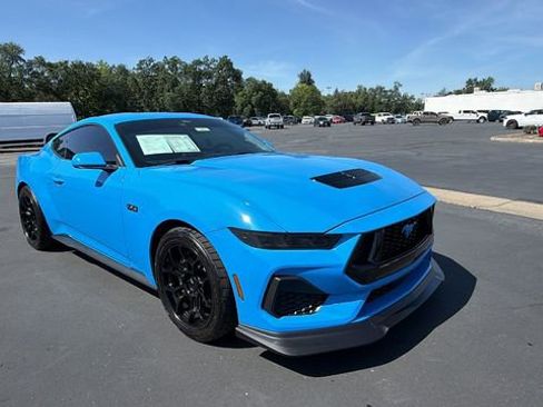 Used 2025 Ford Mustang GT RWD image 3