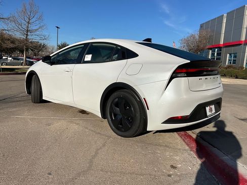 New 2026 Toyota Prius LE image 7