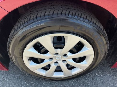 Used 2025 Toyota Corolla LE image 30