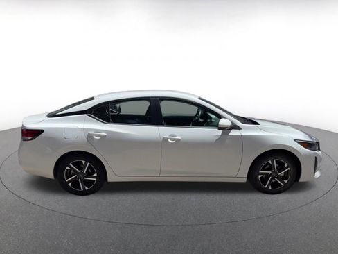 Used 2025 Nissan Sentra SV FWD image 16