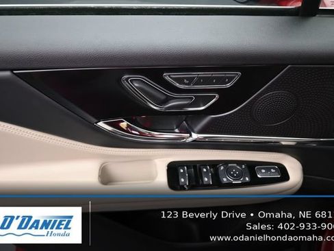 Used 2025 Lincoln Corsair Grand Touring AWD/4WD image 24