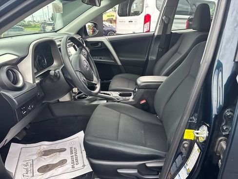 Used 2018 Toyota RAV4 LE w/ Carpet Mat Package AWD/4WD image 10