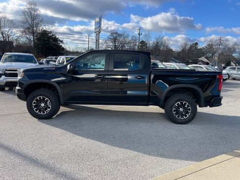 Used 2025 Chevrolet Silverado 1500 ZR2 w/ Technology Package image 5