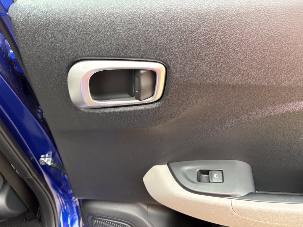 Used 2024 Hyundai Venue SEL FWD image 35
