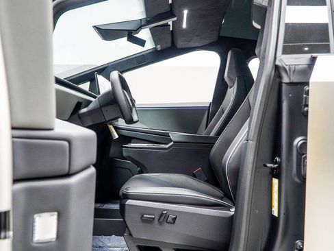 Used 2025 Tesla Cybertruck AWD Crew Cab image 42