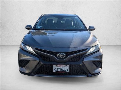 Used 2019 Toyota Camry XSE image 2