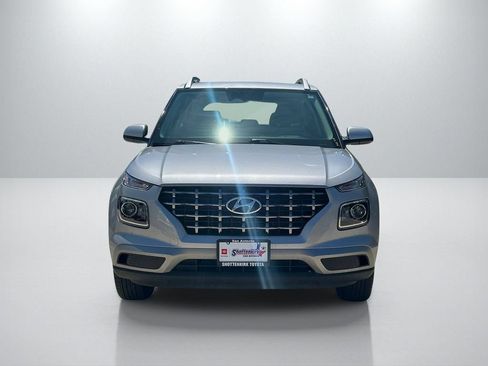 Used 2025 Hyundai Venue SEL FWD image 2