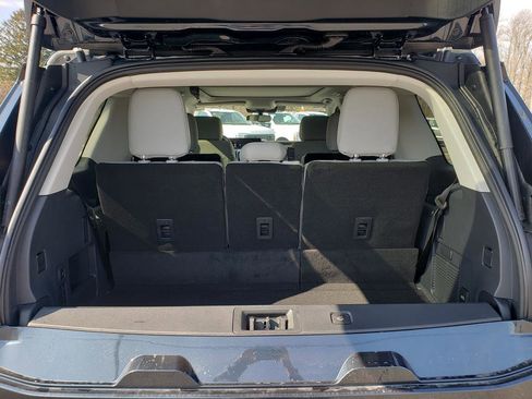 New 2026 Ford Expedition Active image 5