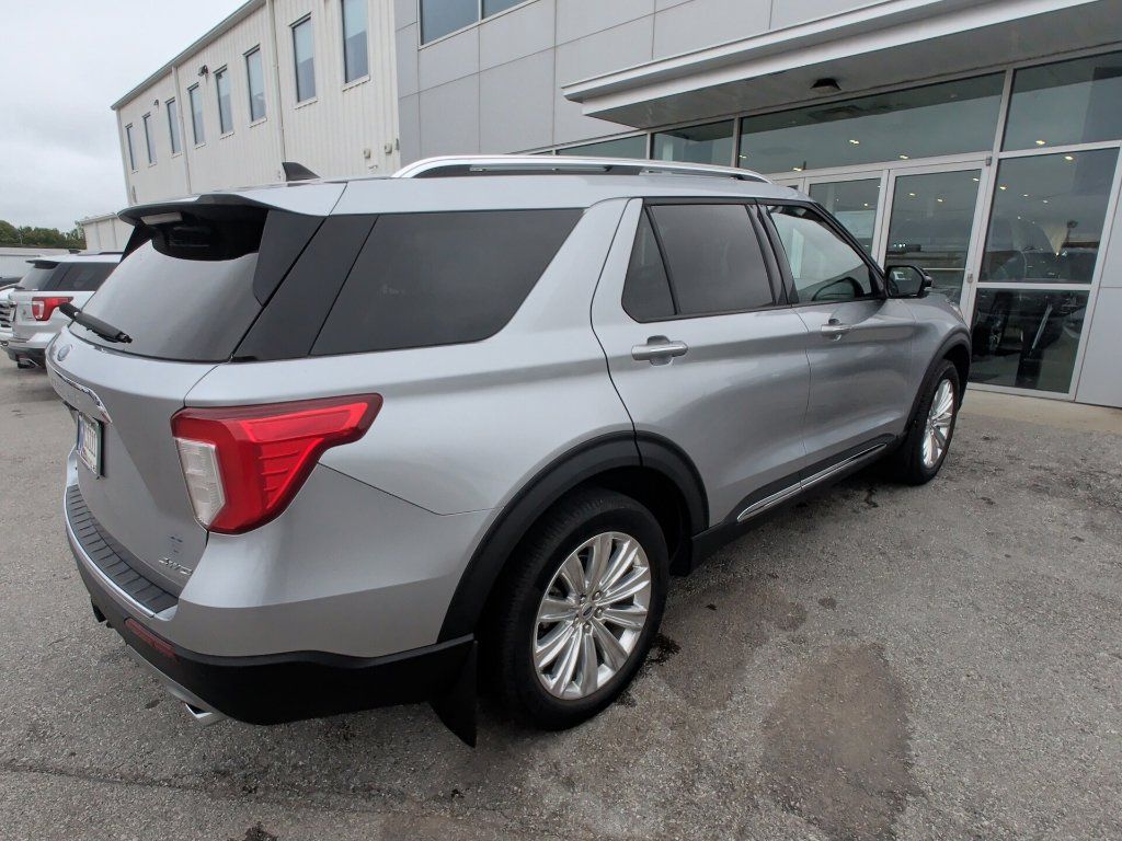 Used 2022 Ford Explorer Limited w/ Equipment Group 301A AWD/4WD image 3