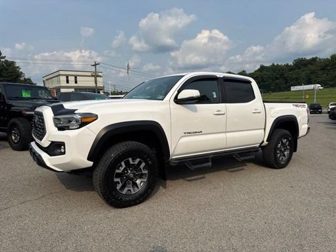 Used 2023 Toyota Tacoma TRD Off-Road AWD/4WD image 1