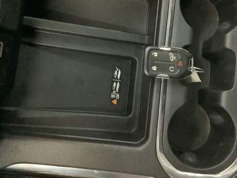 Used 2020 GMC Sierra 1500 AT4 w/ AT4 Premium Package AWD/4WD image 8
