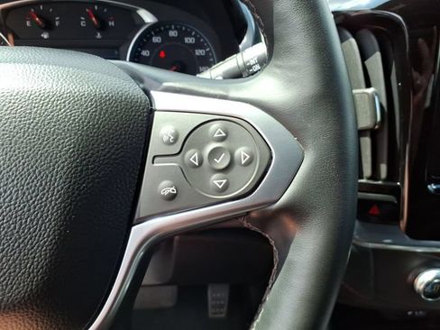 Used 2023 Chevrolet Traverse RS FWD image 32
