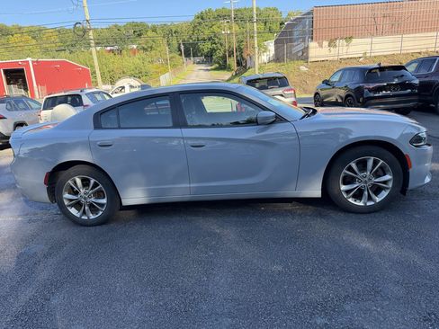 Used 2020 Dodge Charger SXT w/ Cold Weather Package AWD/4WD image 4