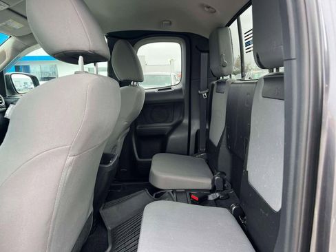 Used 2019 Toyota Tacoma SR5 w/ SR5 Appearance Package (SM) AWD/4WD image 11