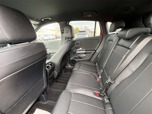 Used 2021 Mercedes-Benz GLA 250 4MATIC image 11