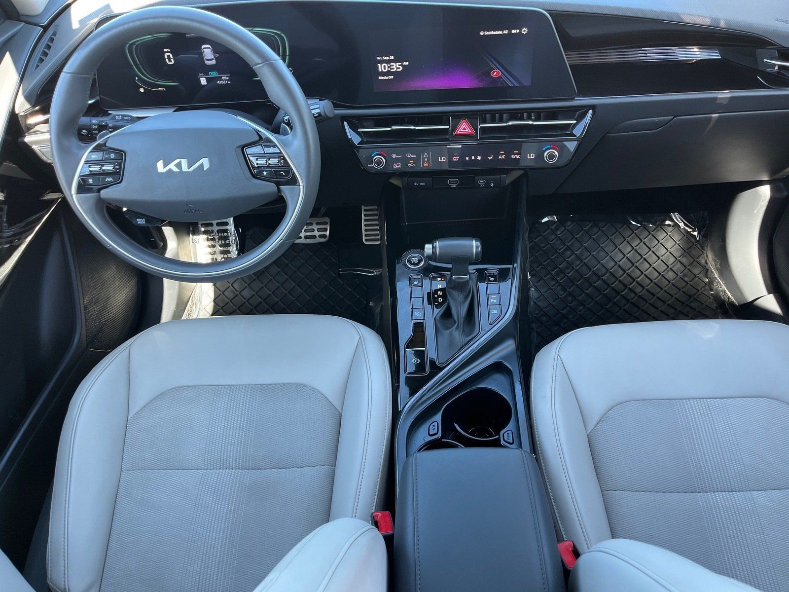 Used 2024 Kia Niro EX Touring FWD image 12