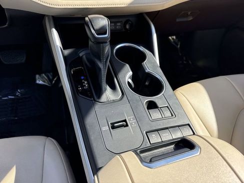 Used 2022 Toyota Highlander XLE image 21