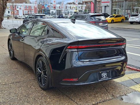 Used 2025 Toyota Prius AWD image 4