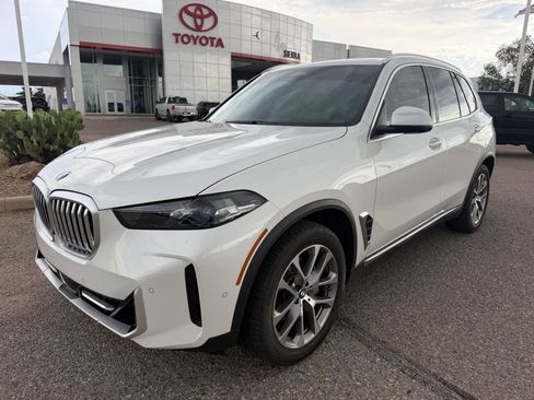 Used 2024 BMW X5 xDrive40i w/ Parking Assistance Package AWD/4WD image 1