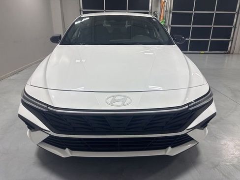 Used 2025 Hyundai Elantra Sport image 3