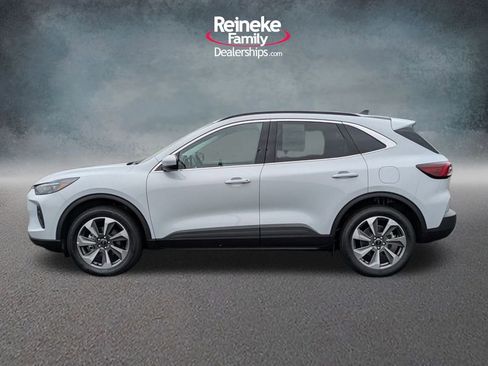 Used 2025 Ford Escape Platinum image 9