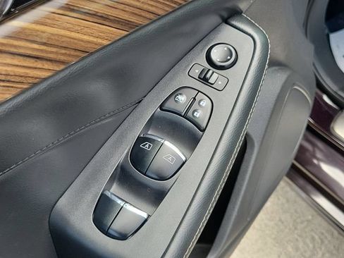 Used 2016 Nissan Maxima Platinum w/ Interior Lighting Package FWD image 18