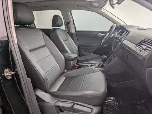Used 2021 Volkswagen Tiguan SE w/ Panoramic Sunroof Package image 22