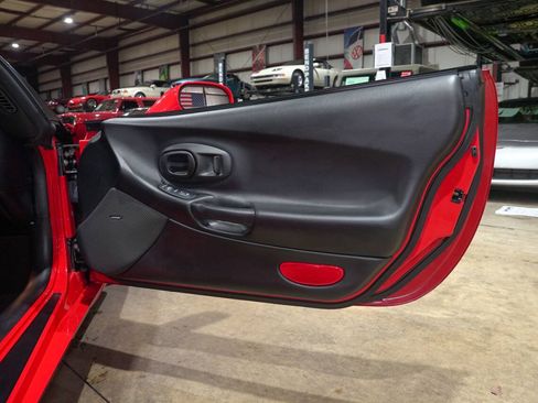 Used 2001 Chevrolet Corvette Coupe RWD image 33