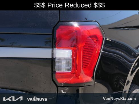 Used 2024 Ford Expedition XLT RWD image 4