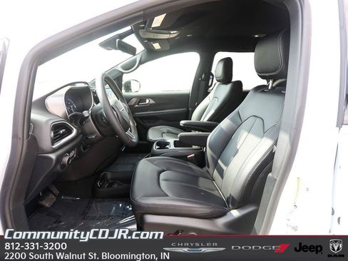New 2026 Chrysler Voyager LX FWD image 10