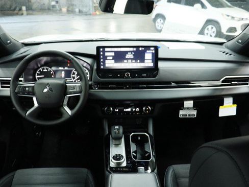 New 2026 Mitsubishi Outlander LE FWD image 20