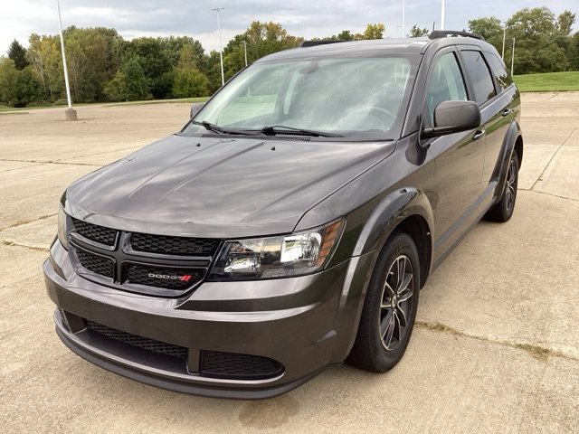 Used 2018 Dodge Journey SE w/ Connectivity Group FWD image 2