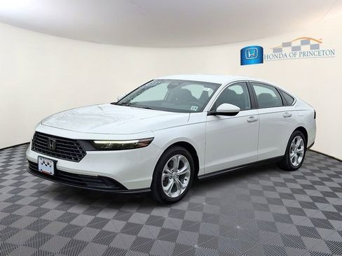 Certified 2023 Honda Accord LX image 3