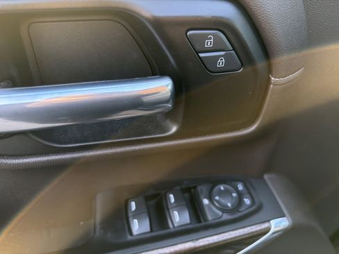 Used 2020 Chevrolet Silverado 1500 LT w/ All-Star Edition image 38