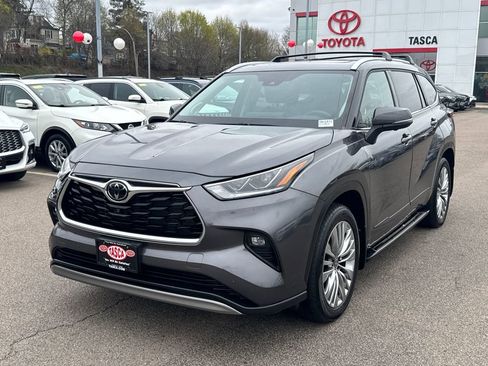 Used 2023 Toyota Highlander Platinum AWD/4WD image 3