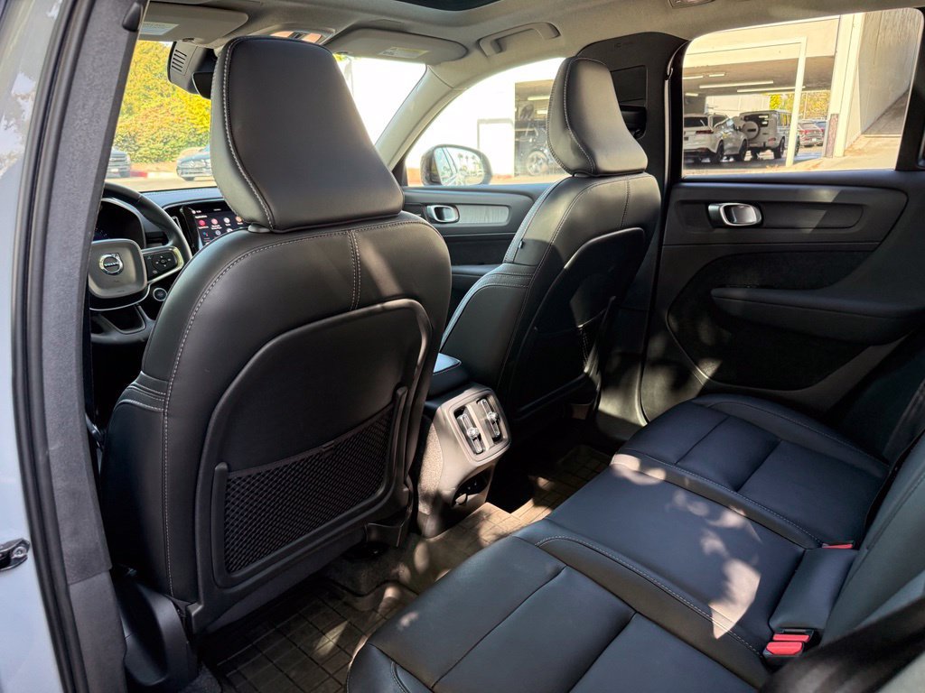 Used 2025 Volvo XC40 B5 Plus w/ Climate Package AWD/4WD image 24