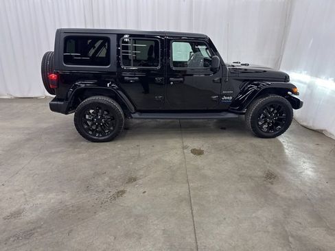 Used 2021 Jeep Wrangler Unlimited Sahara w/ Dual Top Group image 29