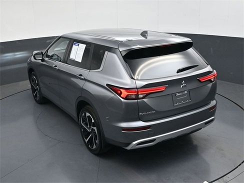 Used 2023 Mitsubishi Outlander SE image 28