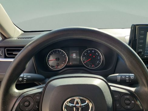 Used 2021 Toyota RAV4 LE FWD image 15